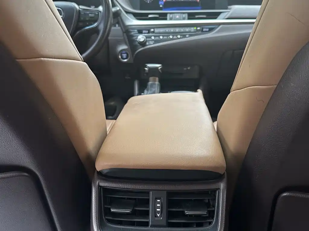 Lexus ES 2021 — фото 12