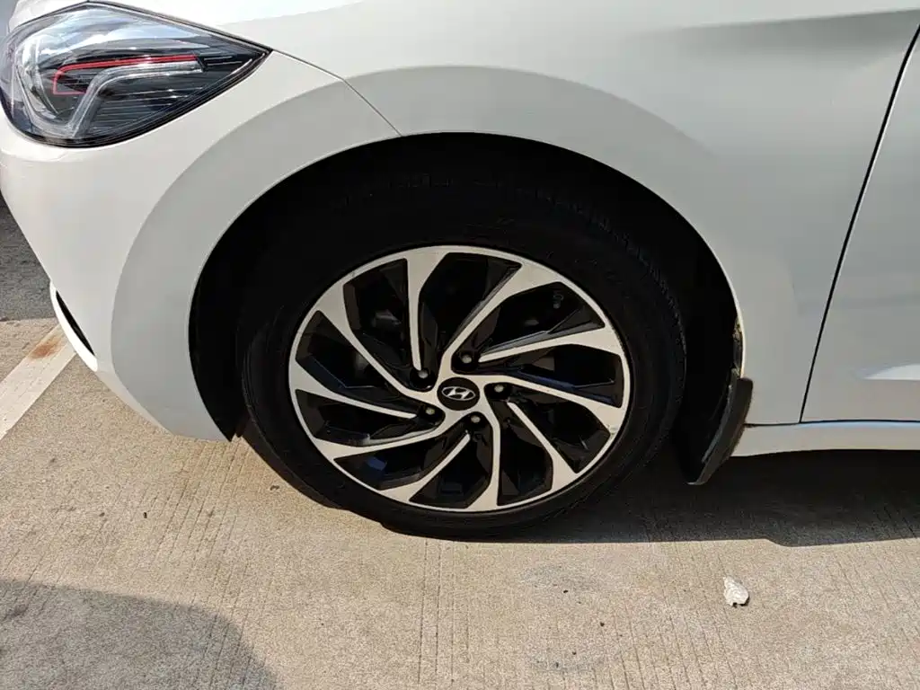 Hyundai Elantra 2020 — фото 23