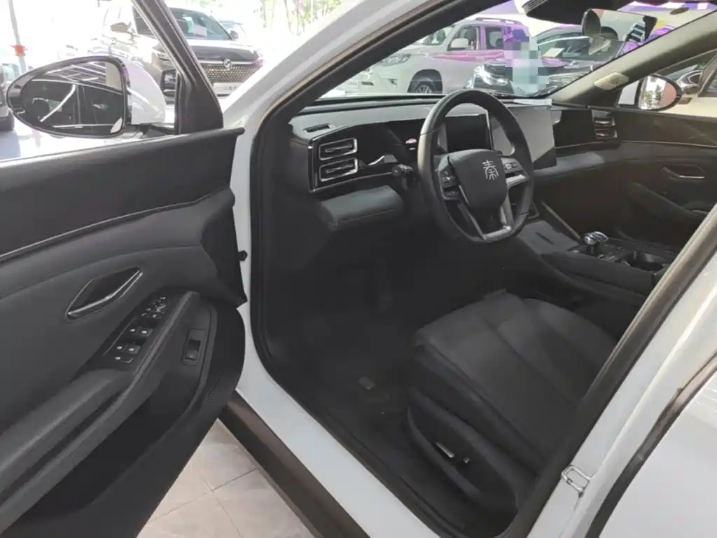 BYD Qin L 2025 — фото 16