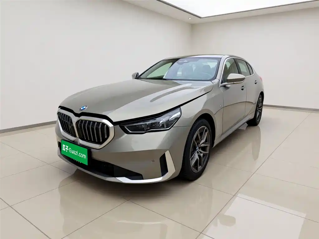 BMW 5 Series 2025 — фото 1