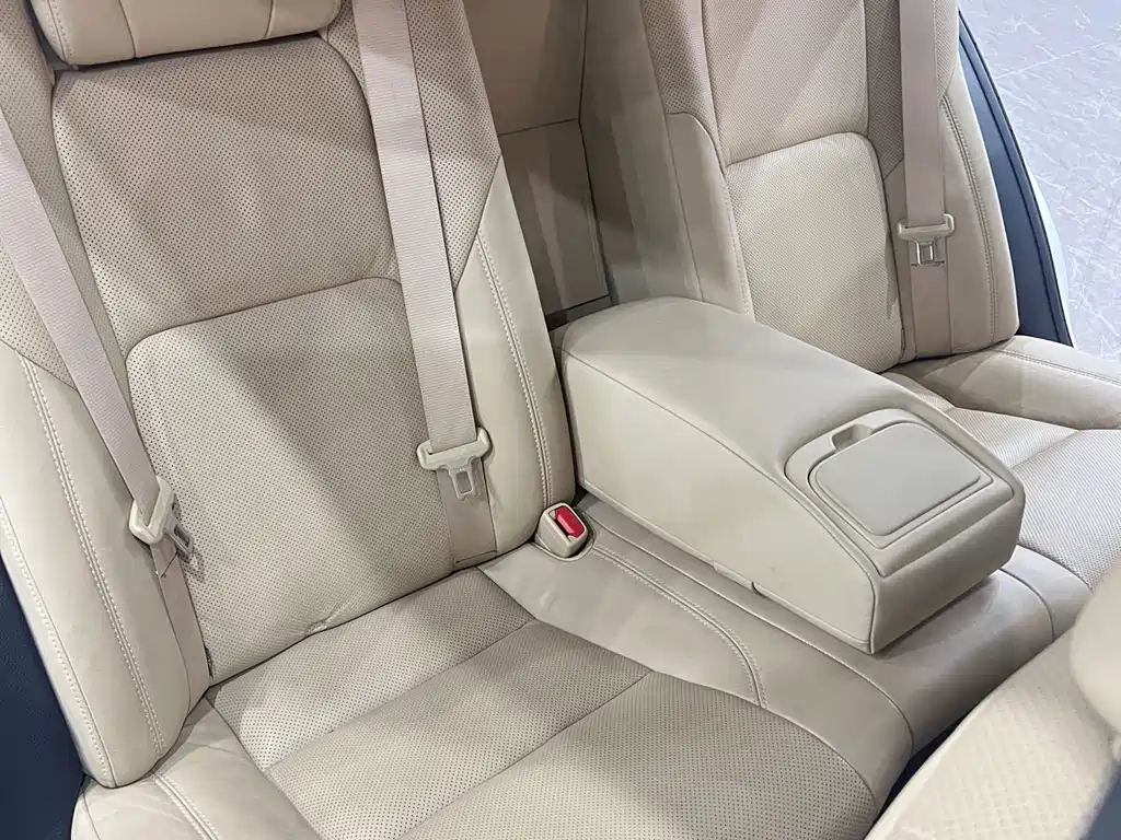Toyota Crown 2016 — фото 10