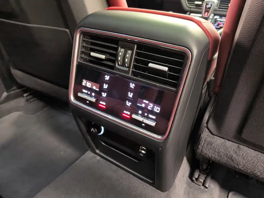 Porsche Cayenne Hybrid 2019 — фото 30