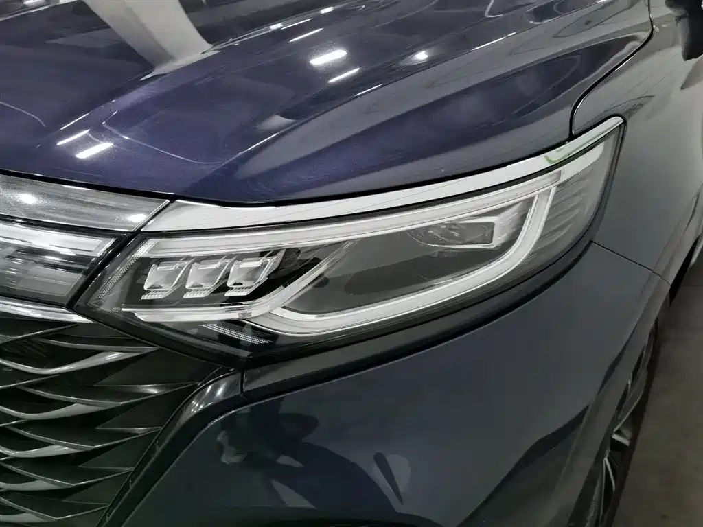Roewe iMAX8 2021