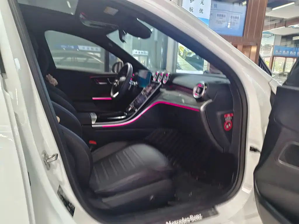 Mercedes-Benz C-Class 2024 — фото 10