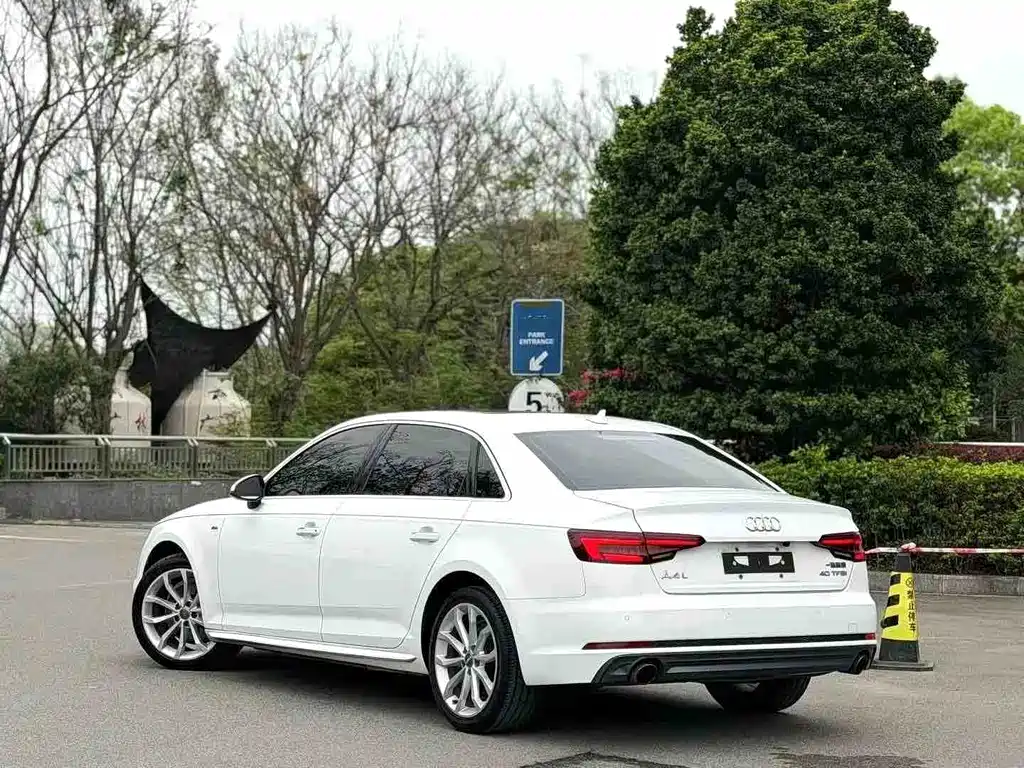Audi A4L 2017 — фото 12