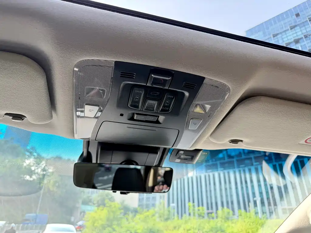 Toyota Vellfire 2022 — фото 15
