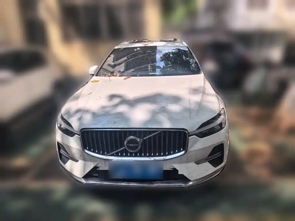 Volvo XC60 2022 — фото 2