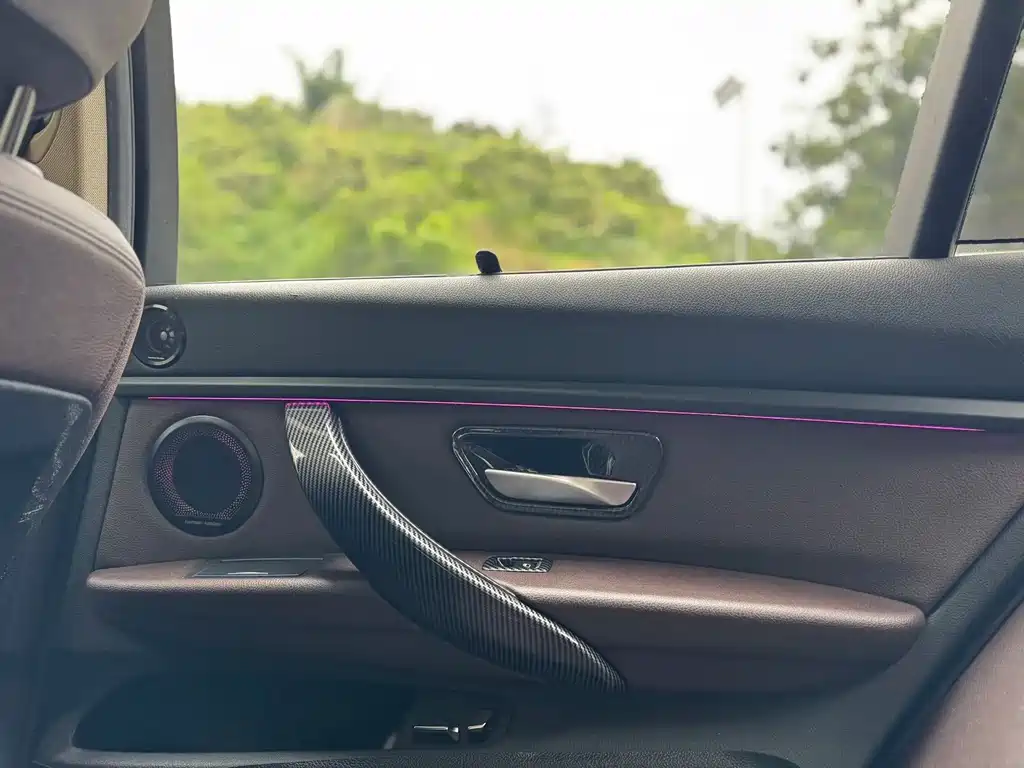 BMW 3 Series 2019 — фото 14