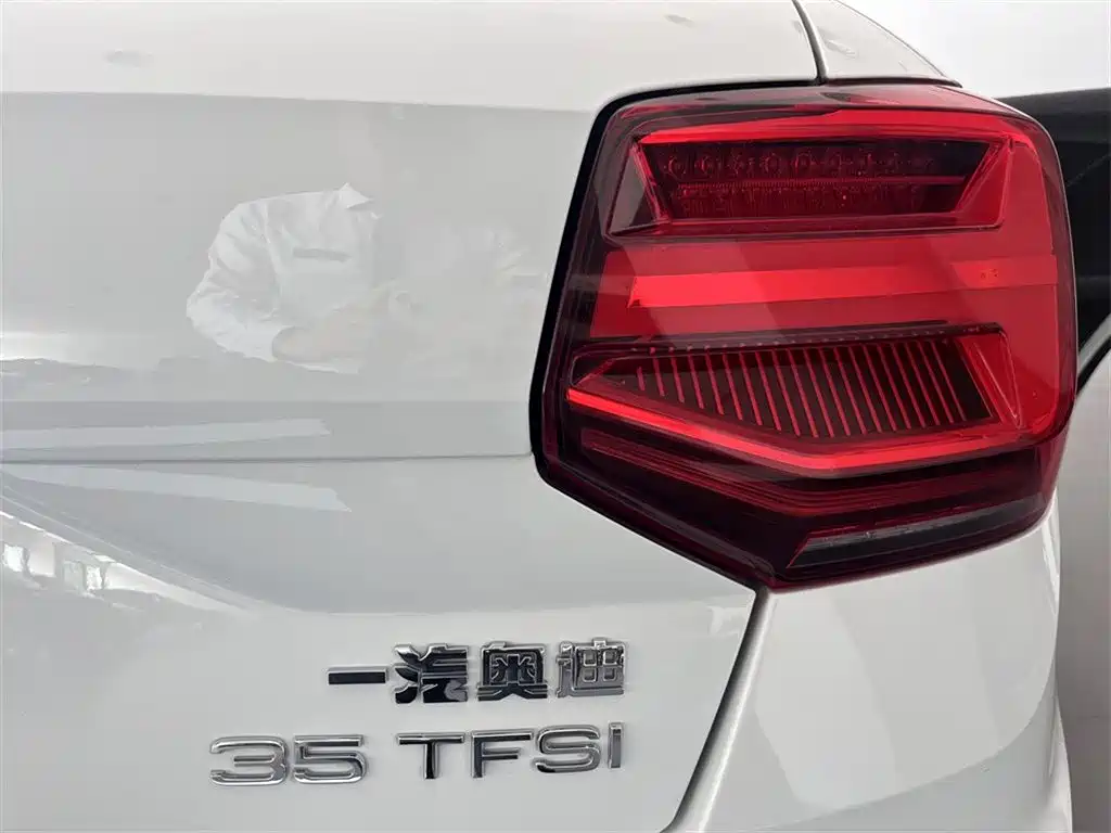 Audi Q2L 2022 — фото 15