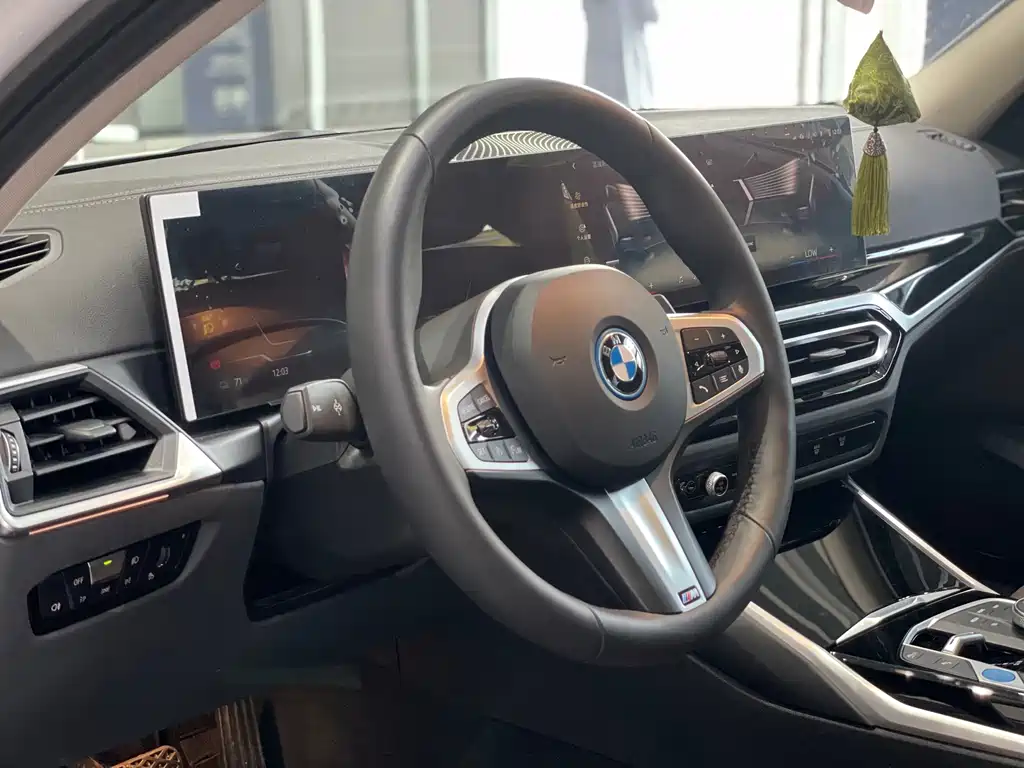 BMW i3 2024 — фото 8