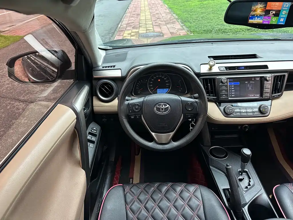 Toyota RAV4 2015 — фото 17
