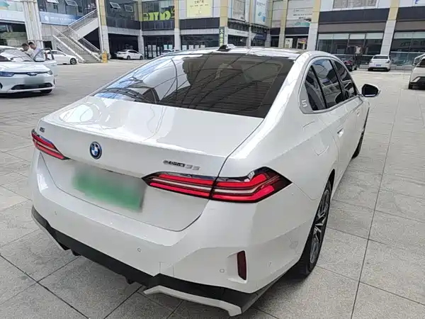 BMW i5 2024