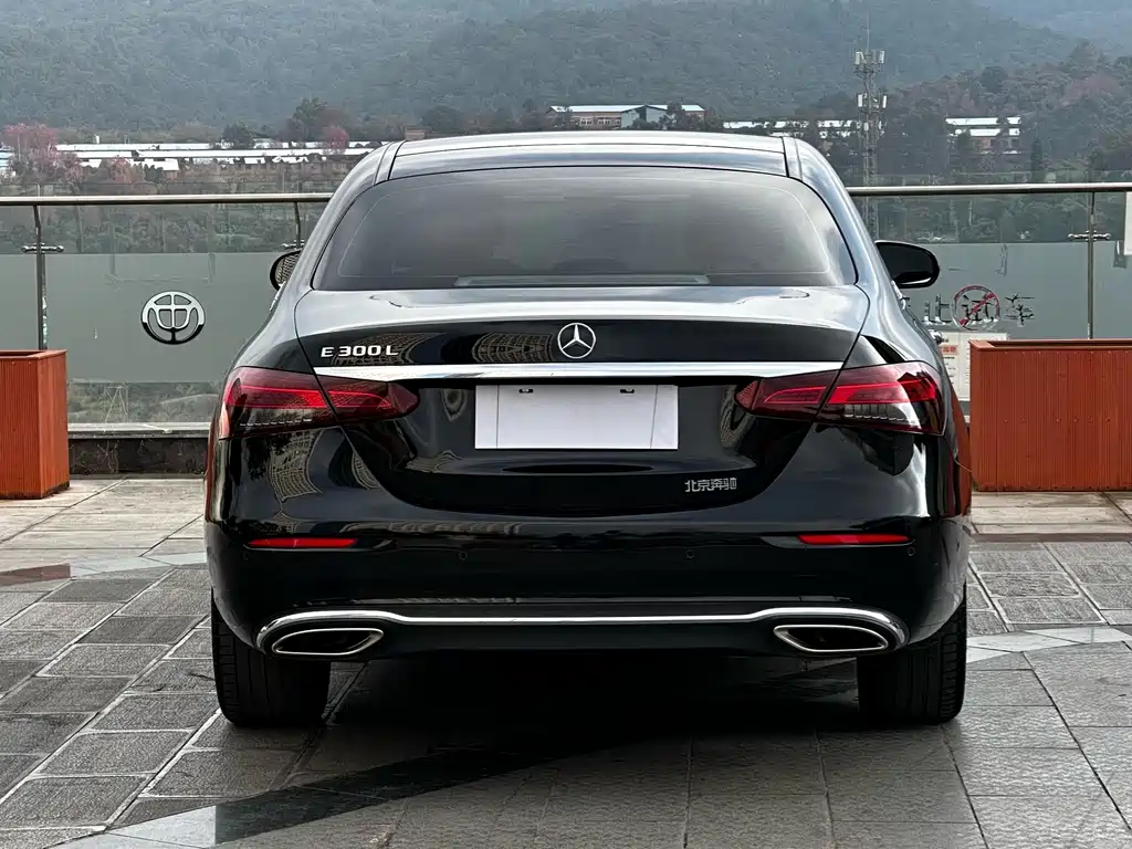 Mercedes-Benz E-Class 2022 — фото 10