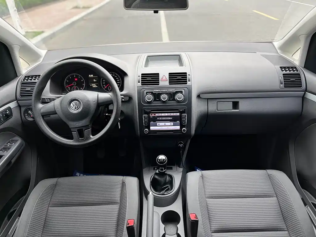 Volkswagen Touran 2018 — фото 12