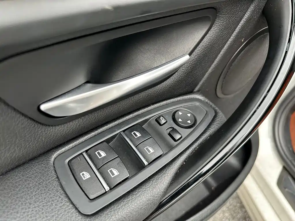 BMW 3 Series 2016 — фото 10