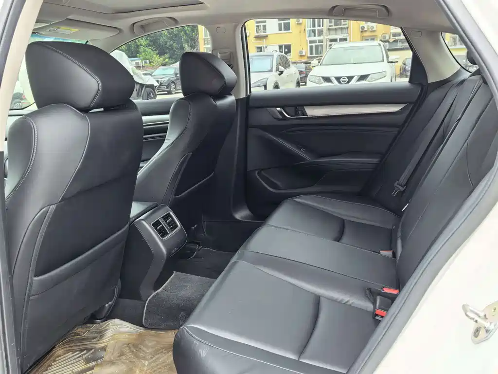 Honda Accord 2019 — фото 10
