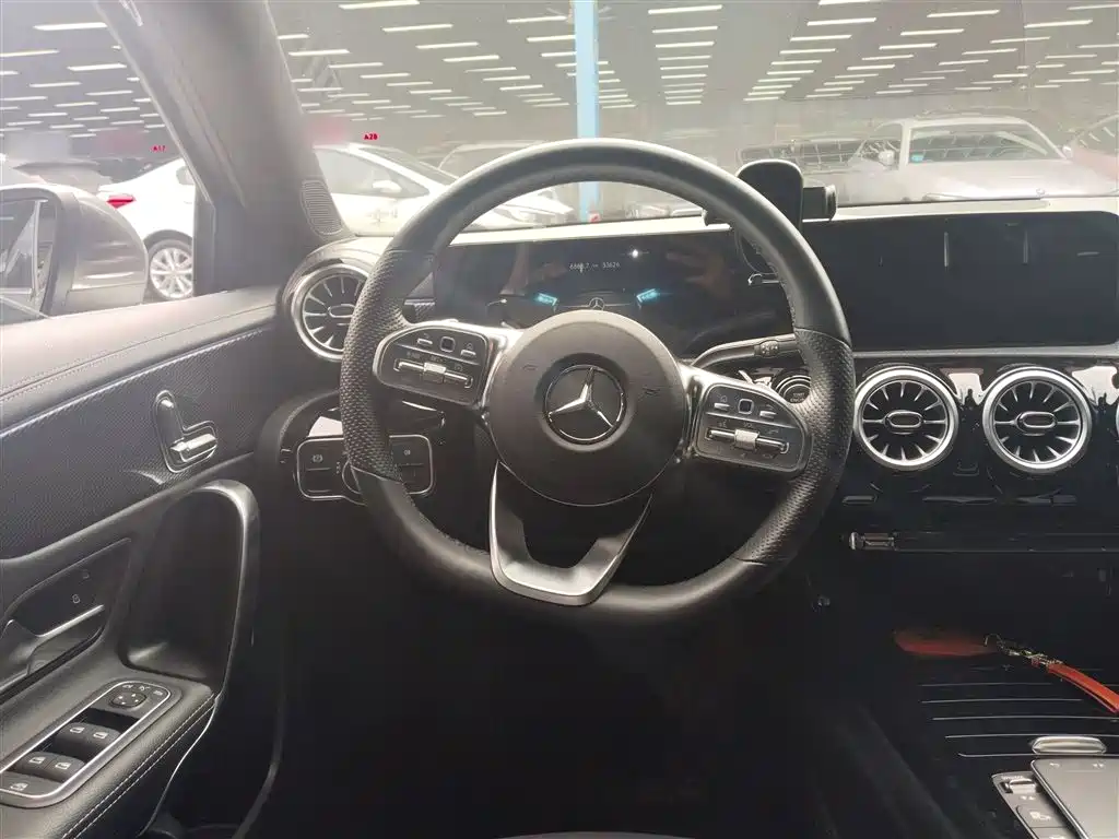 Mercedes-Benz A-Class 2022 — фото 11