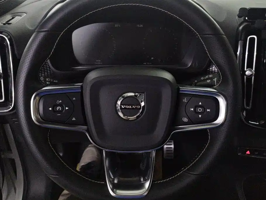 Volvo XC40 2021 — фото 15