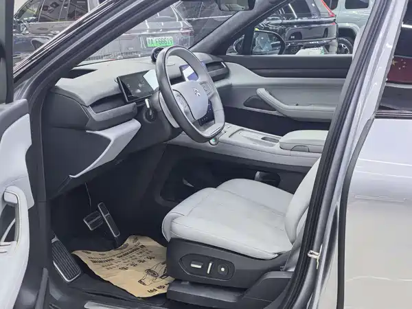NIO ES8 2025