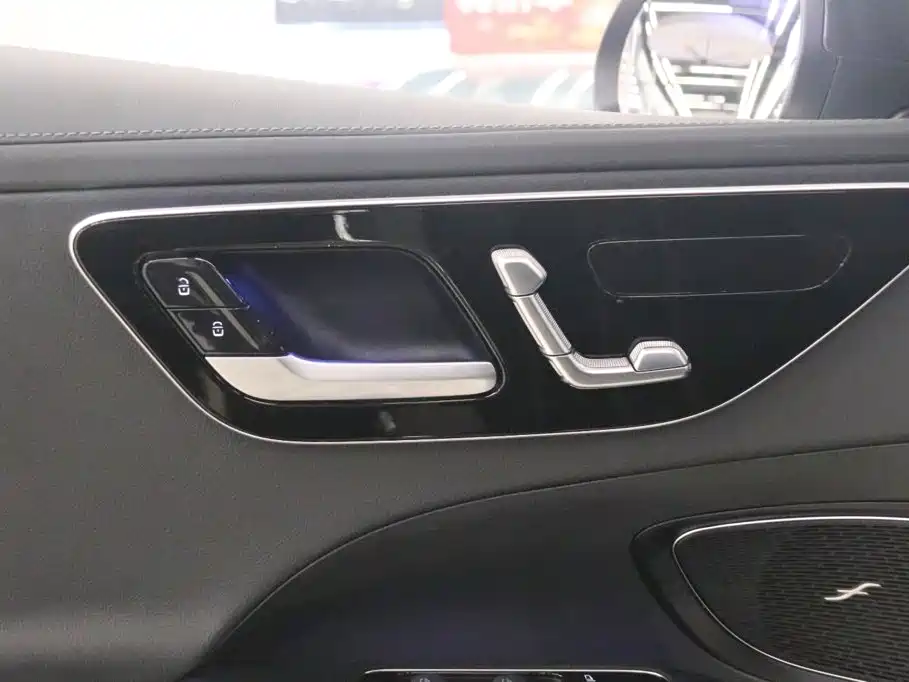 Mercedes-Benz C-Class 2023 — фото 12