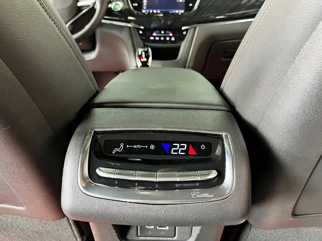 Cadillac XT6 2022 — фото 12