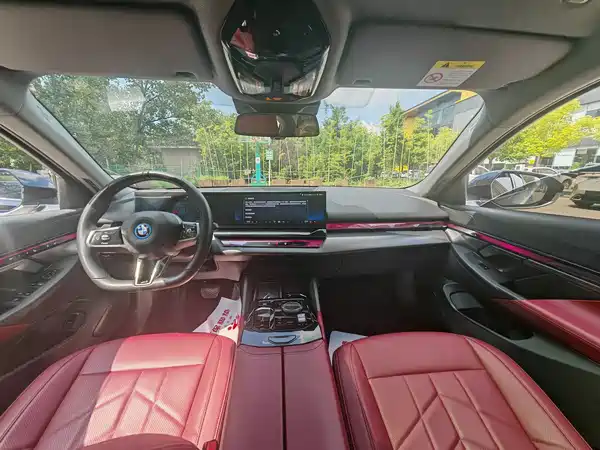 BMW i5 2024