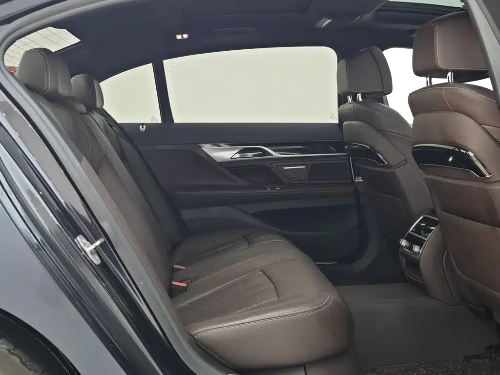 BMW 7 Series 2018 — фото 15