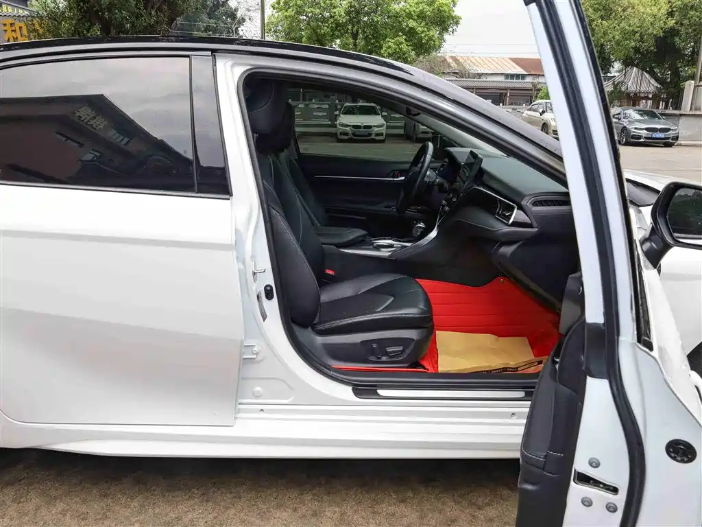 Toyota Camry 2022 — фото 17