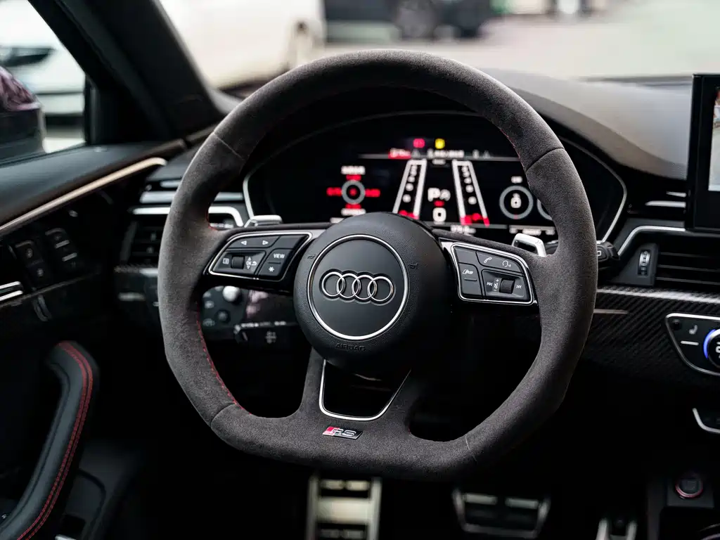 Audi RS 4 2023 — фото 8