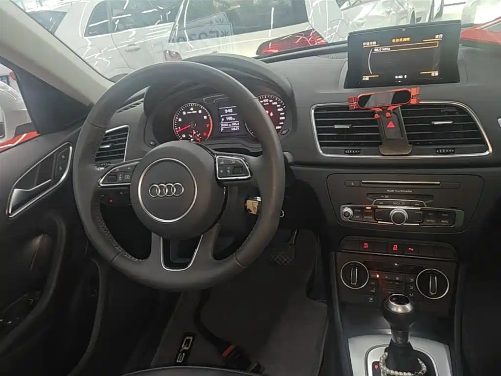 Audi Q3 2019 — фото 10