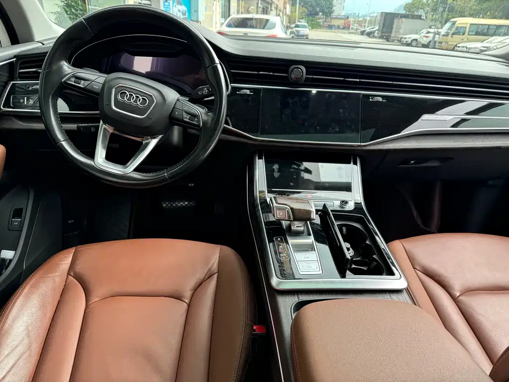 Audi Q7 2020 — фото 13