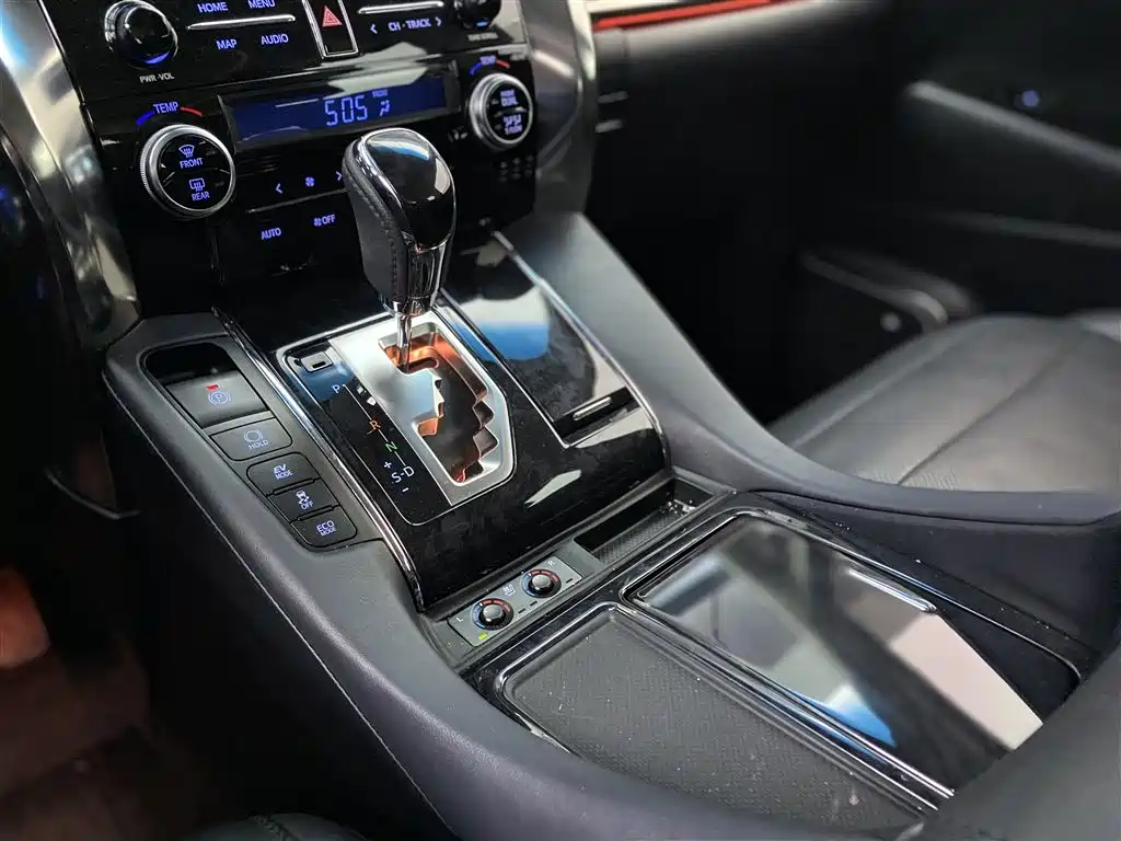 Toyota Vellfire 2020 — фото 10