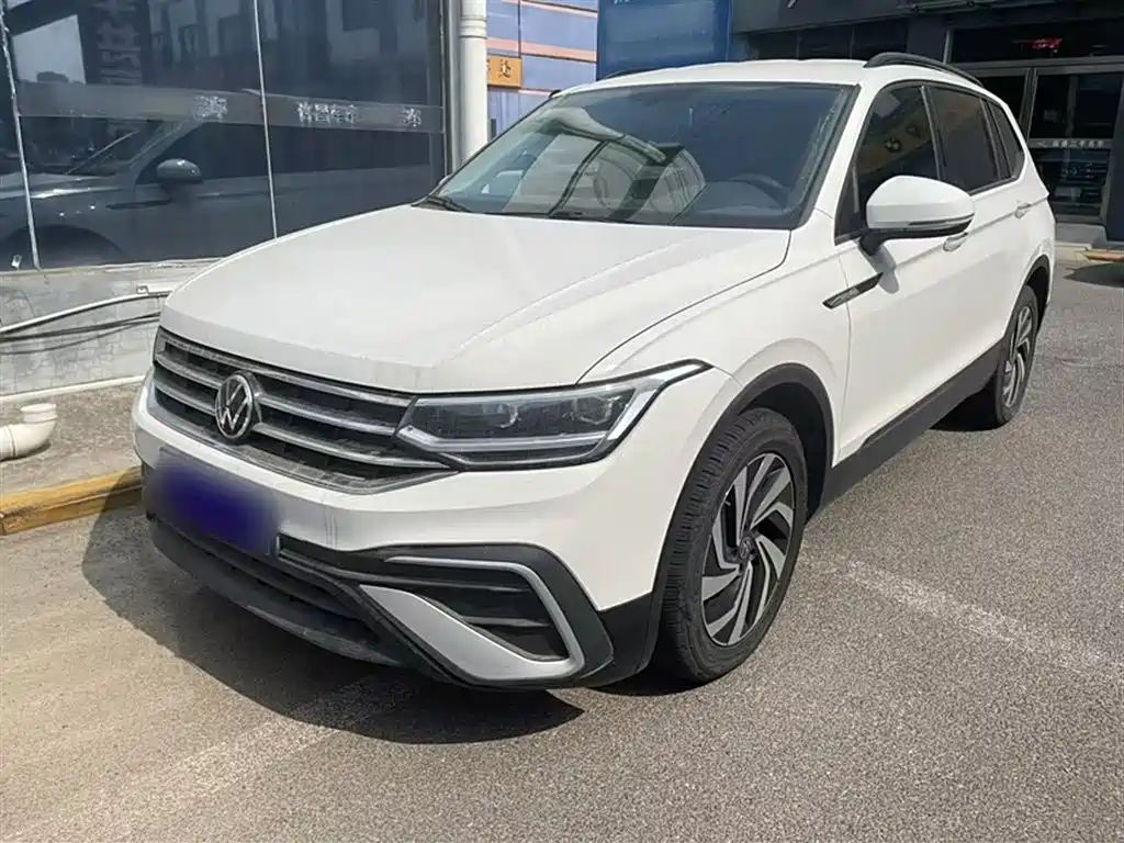 Volkswagen Tiguan L 2022 — фото 1