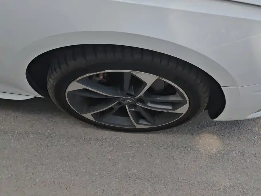 Audi A4L 2021