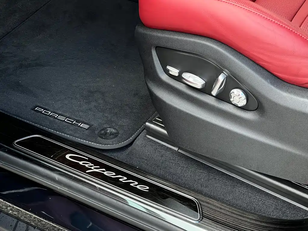 Porsche Cayenne 2020 — фото 23