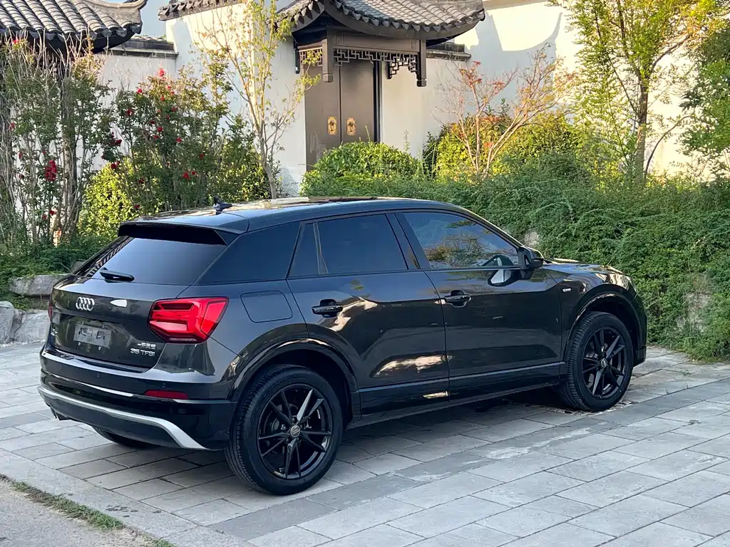 Audi Q2L 2019 — фото 19