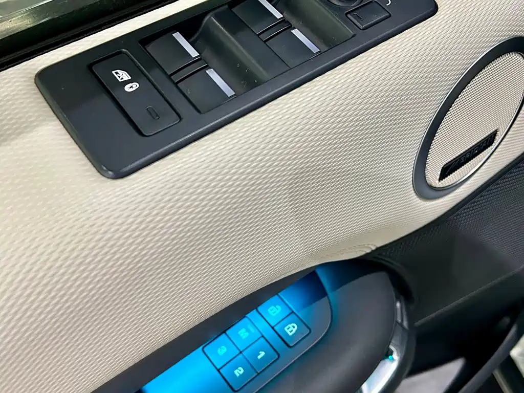 Land Rover Discovery 2021 — фото 21