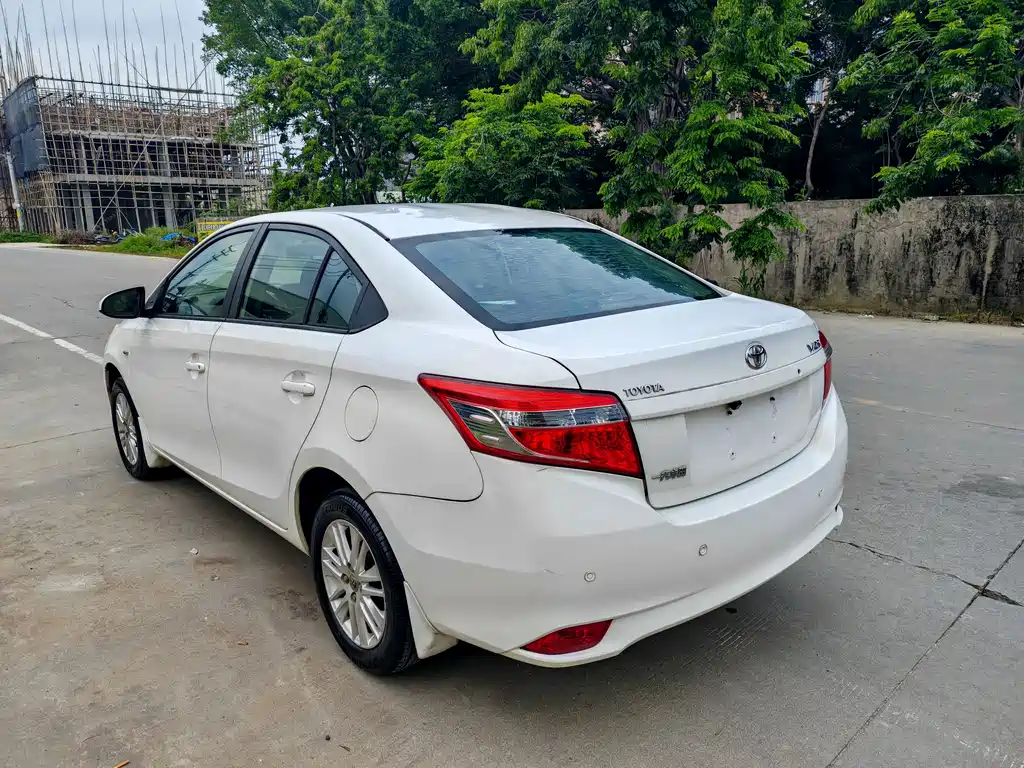 Toyota Vios 2015 — фото 6