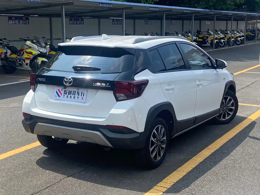Toyota Yaris L 2022