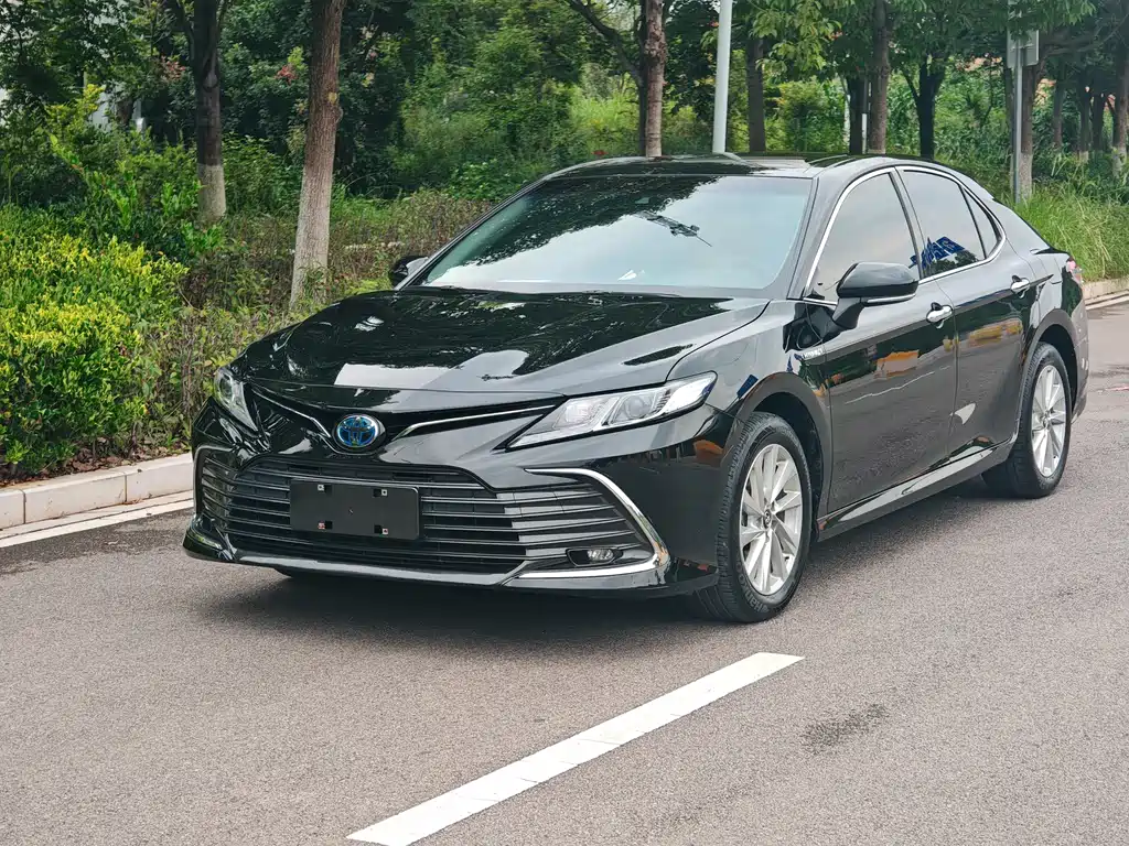 Toyota Camry 2021 — фото 3