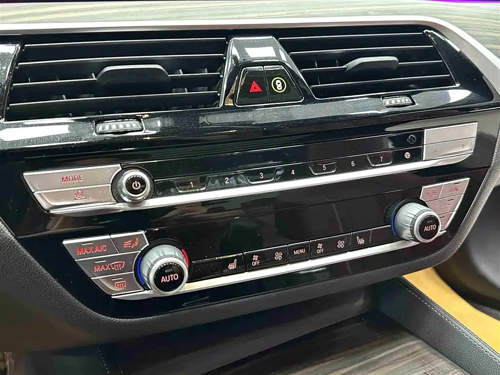 BMW 5 Series New Energy 2023 — фото 14