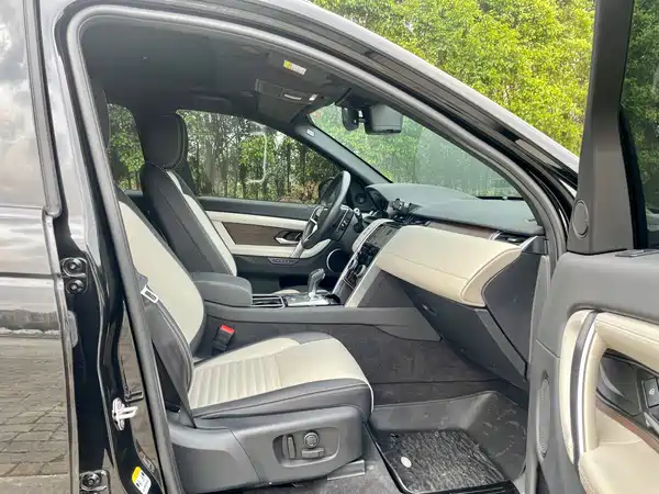 Land Rover Discovery Sport 2023