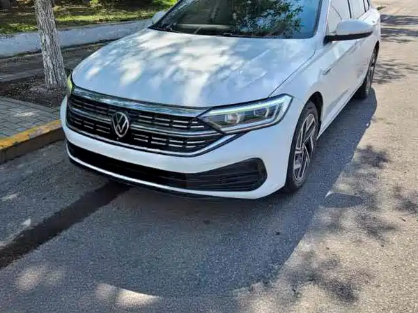 Volkswagen Sagitar 2022