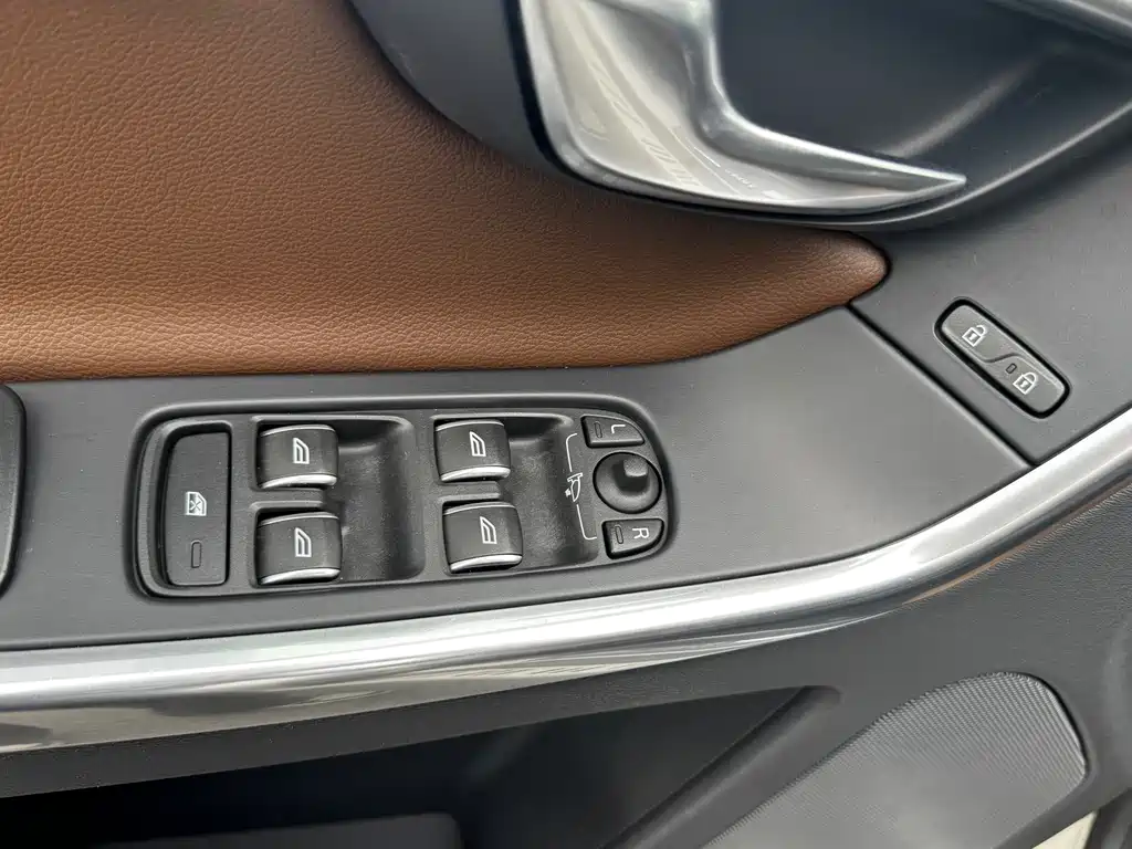 Volvo XC60 2016 — фото 11