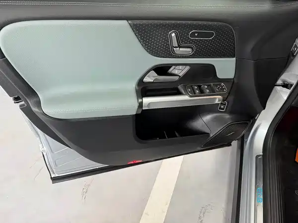 Mercedes-Benz EQB 2025