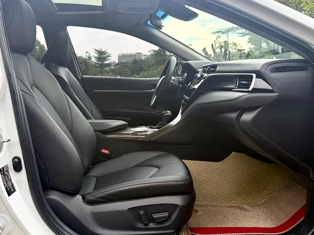Toyota Camry 2020 — фото 13