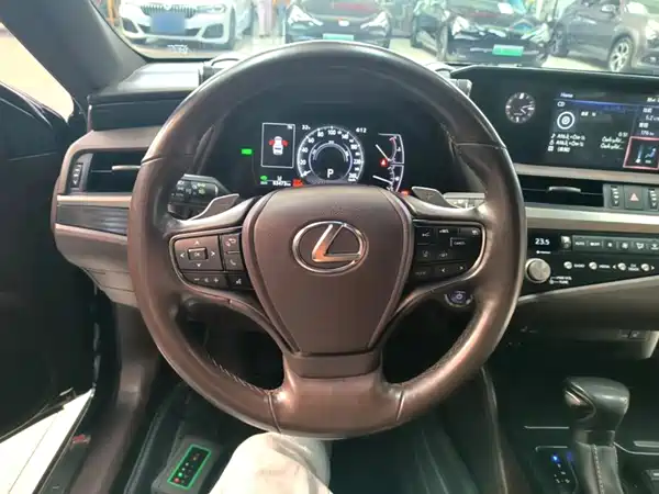 Lexus ES 2020