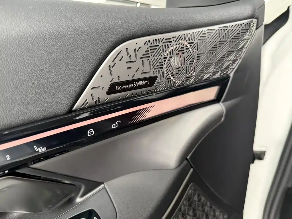 BMW 5 Series 2025 — фото 12