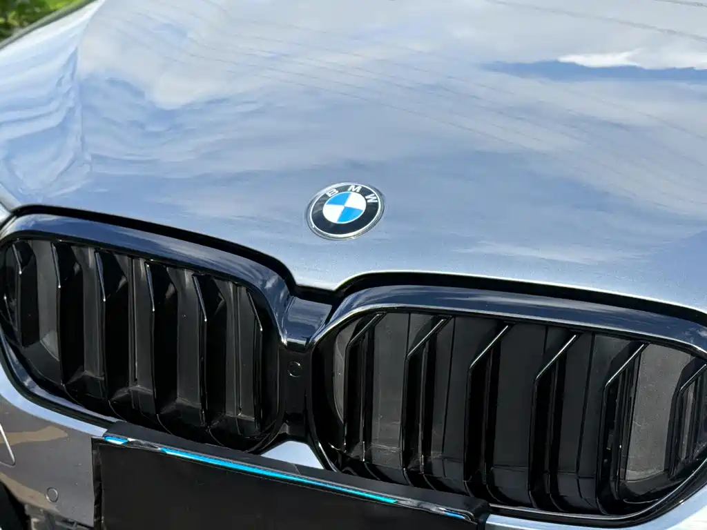 BMW 5 Series 2021 — фото 8