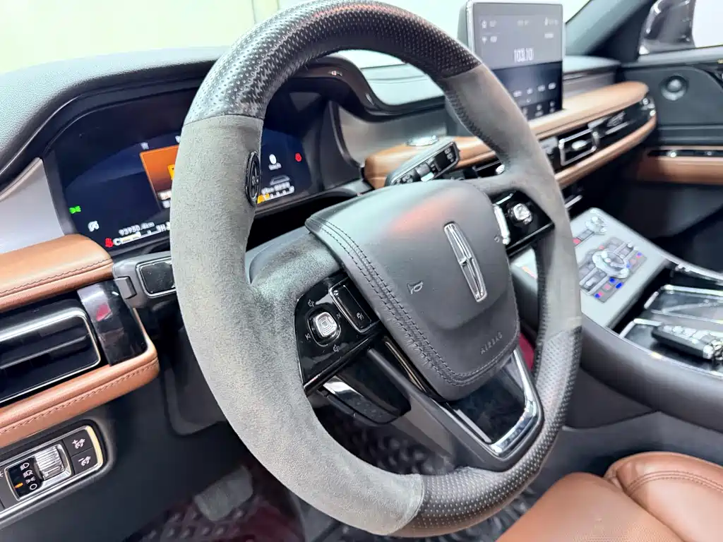 Lincoln Aviator 2020 — фото 19